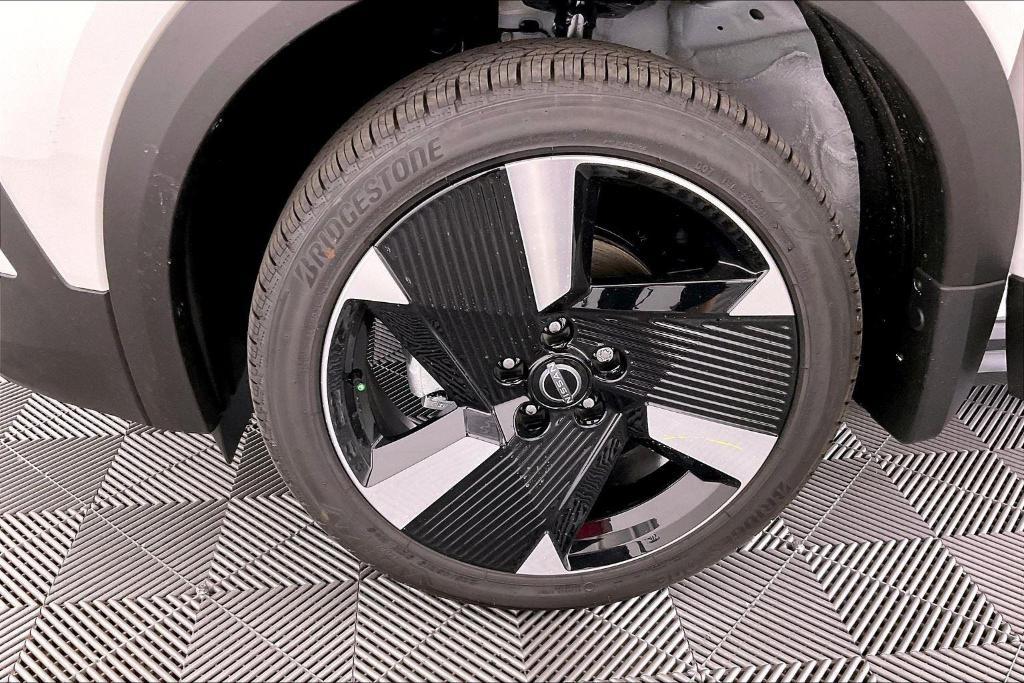 new 2025 Nissan Kicks car, priced at $29,015