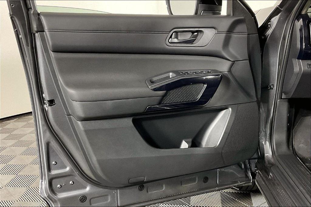 new 2025 Nissan Pathfinder car, priced at $38,365