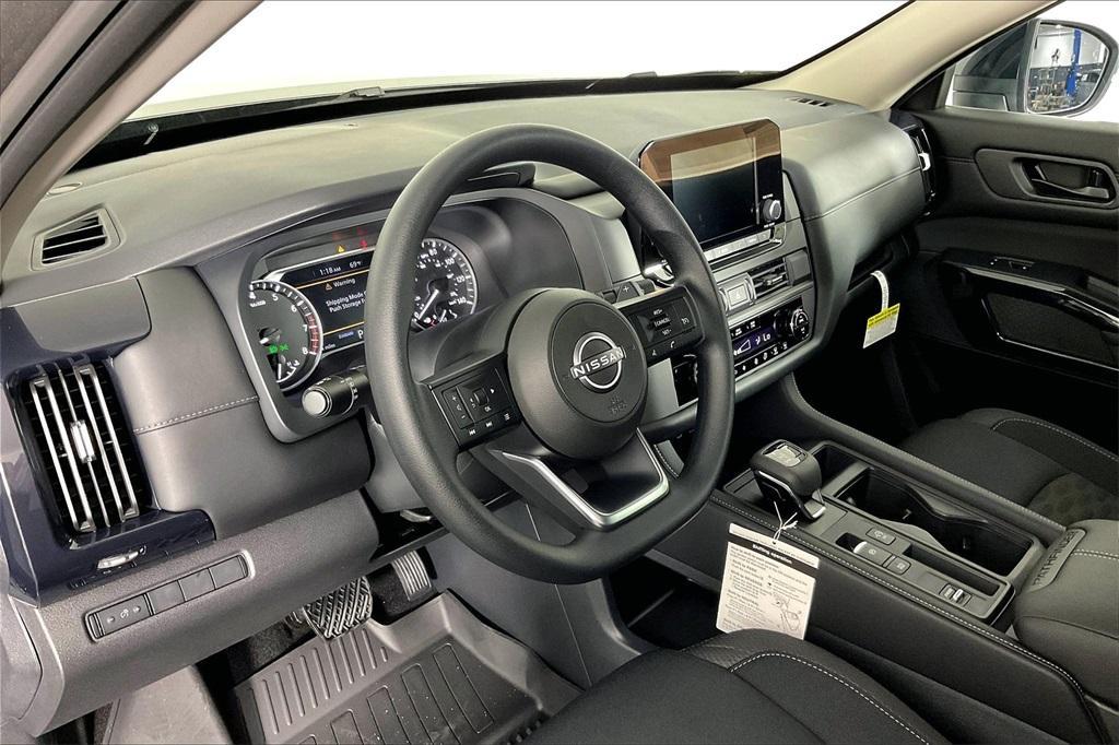 new 2025 Nissan Pathfinder car, priced at $40,450
