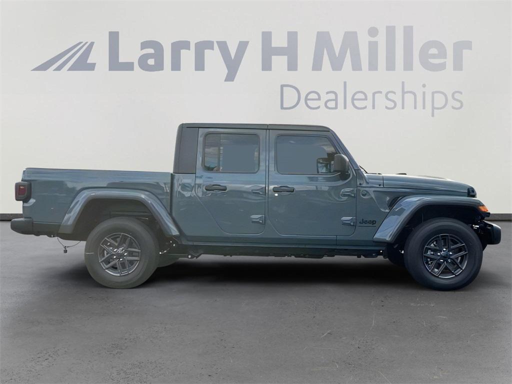 new 2025 Jeep Gladiator car, priced at $43,320