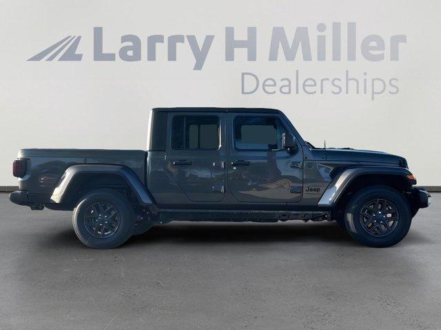 new 2025 Jeep Gladiator car, priced at $44,572