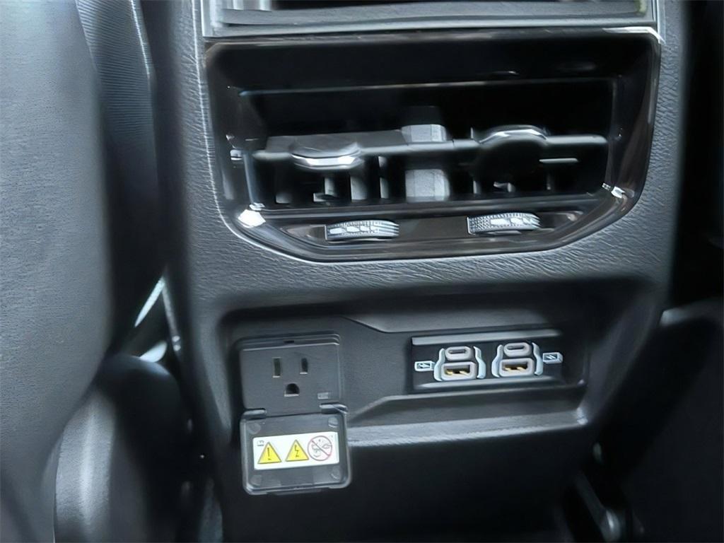 new 2025 Jeep Grand Cherokee car, priced at $39,957
