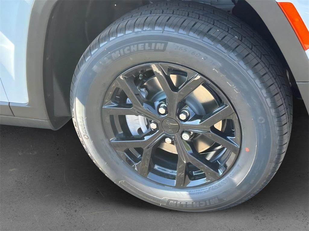 new 2025 Jeep Grand Cherokee car, priced at $39,957