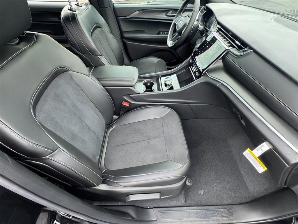 new 2025 Jeep Grand Cherokee L car, priced at $39,072