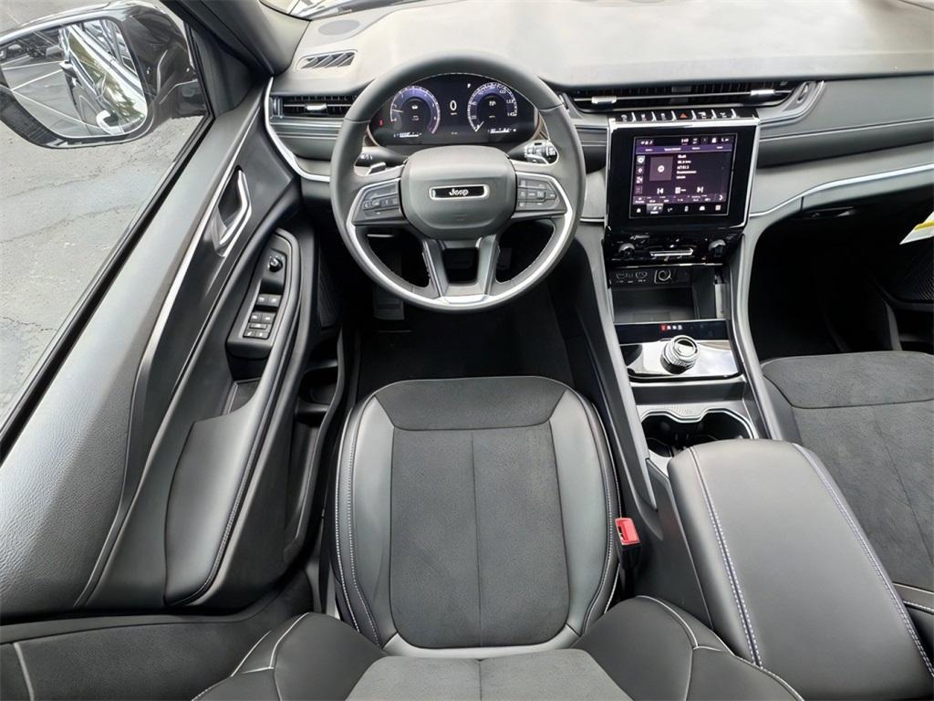 new 2025 Jeep Grand Cherokee L car, priced at $39,072