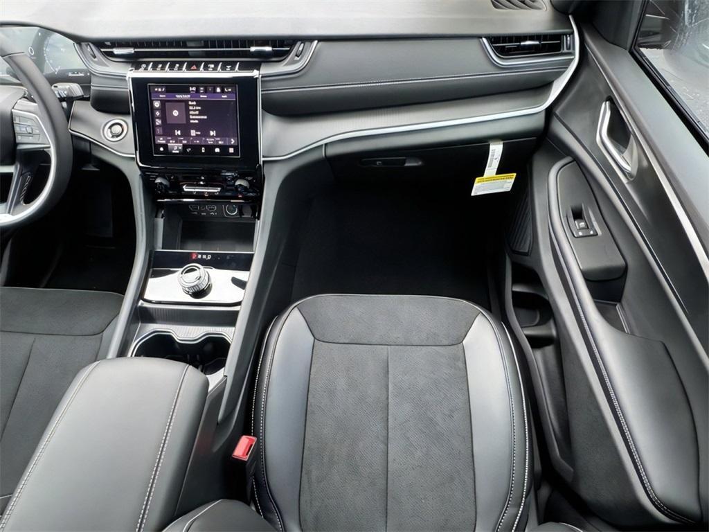 new 2025 Jeep Grand Cherokee L car, priced at $39,072