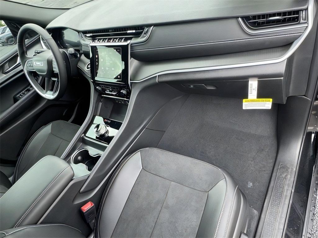 new 2025 Jeep Grand Cherokee L car, priced at $39,072