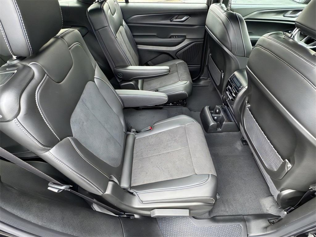 new 2025 Jeep Grand Cherokee L car, priced at $39,072