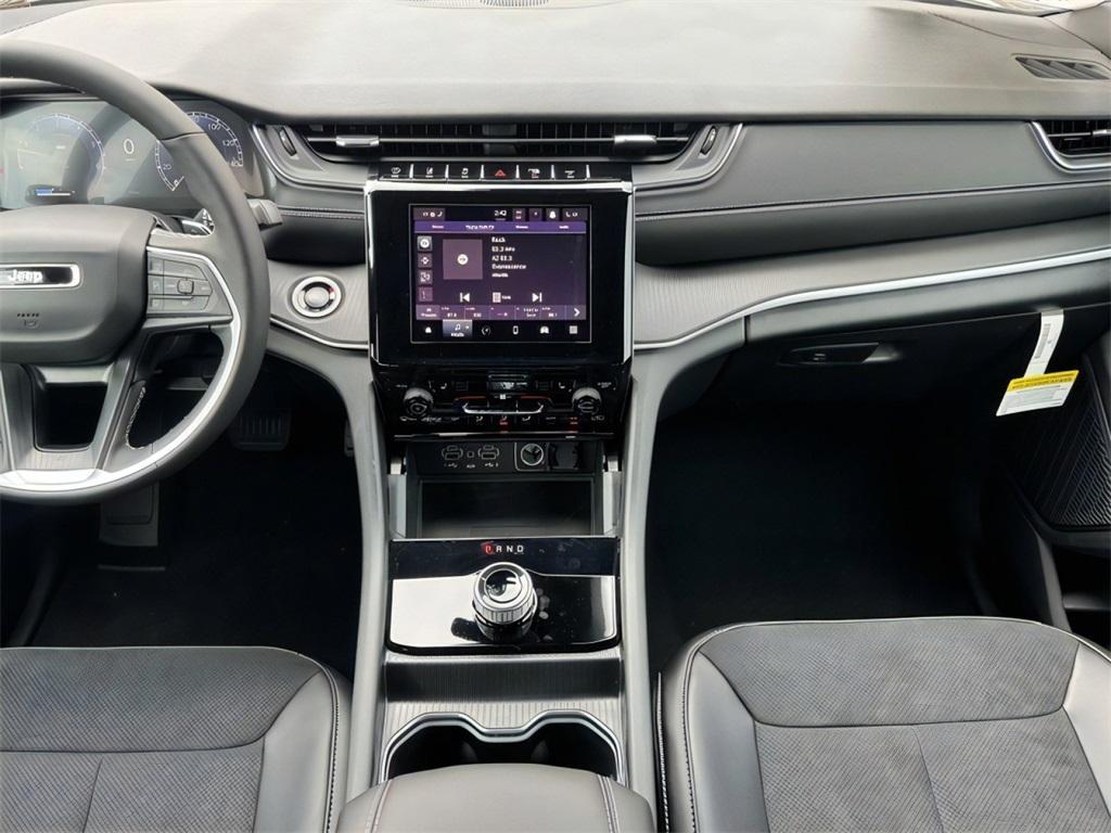 new 2025 Jeep Grand Cherokee L car, priced at $39,072