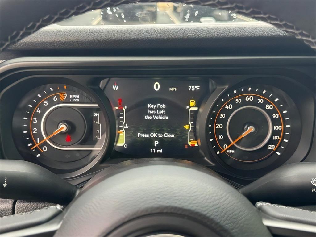 new 2025 Jeep Gladiator car, priced at $45,742