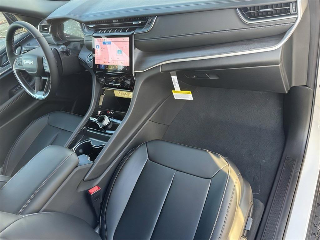 new 2025 Jeep Grand Cherokee car, priced at $39,492