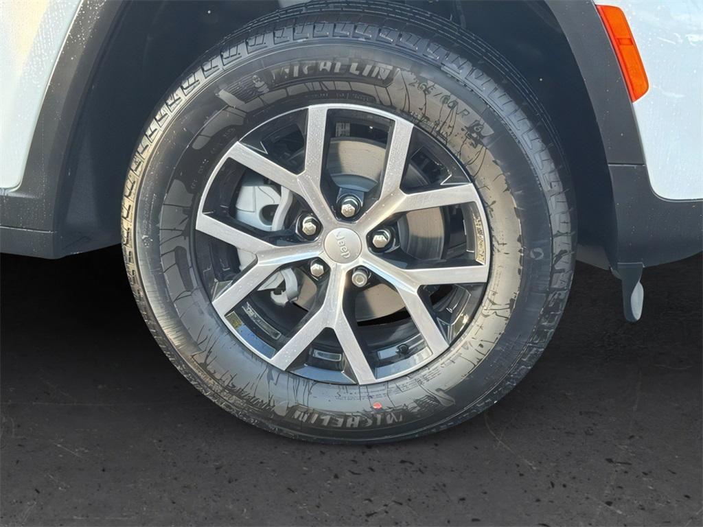 new 2025 Jeep Grand Cherokee car, priced at $39,492