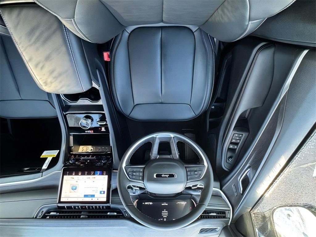 new 2025 Jeep Grand Cherokee car, priced at $39,492