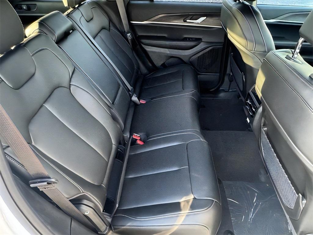 new 2025 Jeep Grand Cherokee car, priced at $39,492