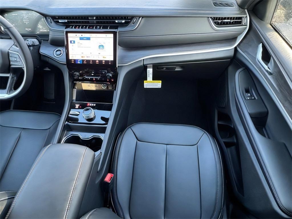 new 2025 Jeep Grand Cherokee car, priced at $39,492