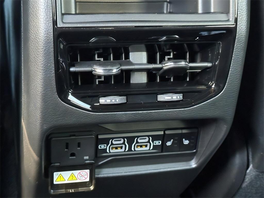 new 2025 Jeep Grand Cherokee car, priced at $39,492