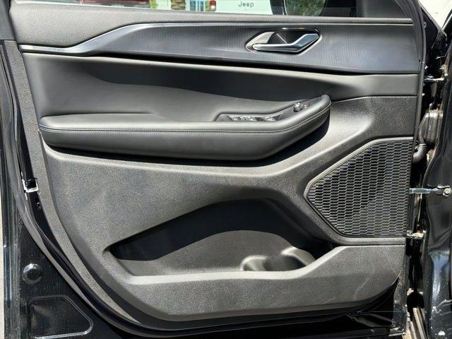 new 2025 Jeep Grand Cherokee car, priced at $41,372