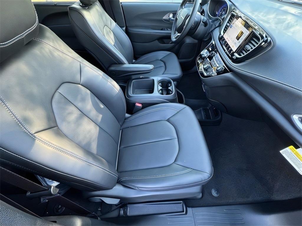 new 2026 Chrysler Pacifica car, priced at $39,987