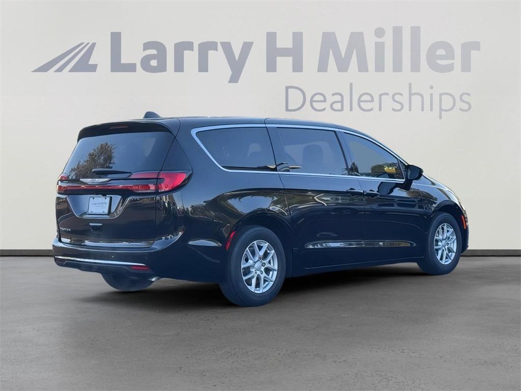 new 2026 Chrysler Pacifica car, priced at $39,987
