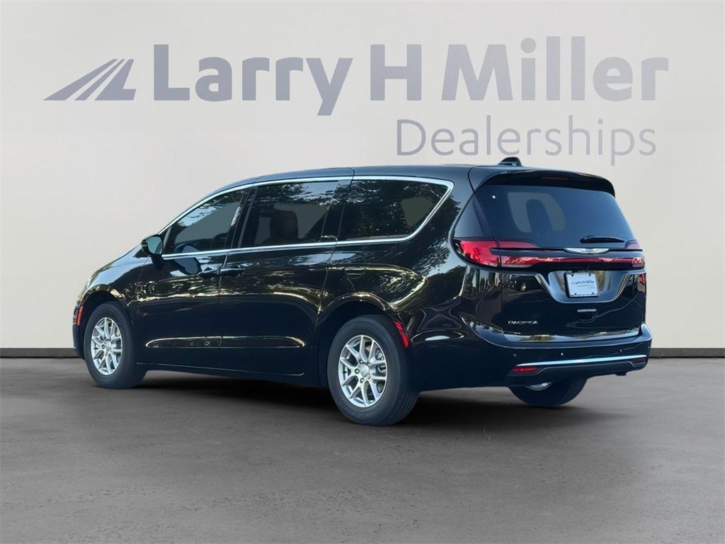 new 2026 Chrysler Pacifica car, priced at $39,987