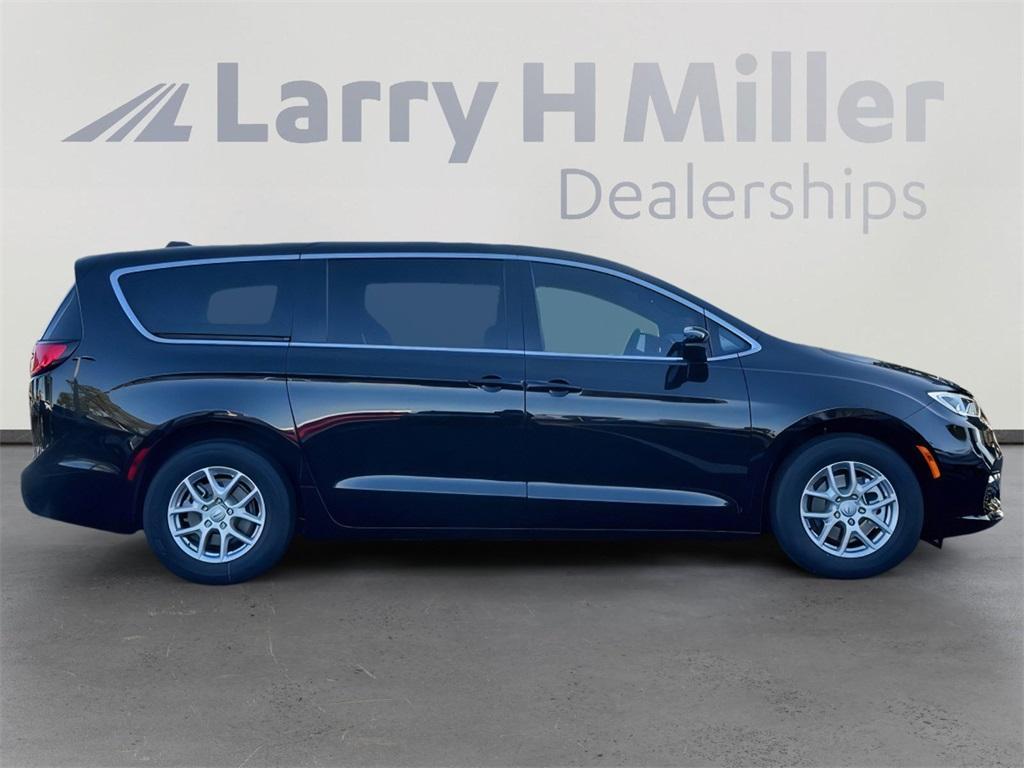new 2026 Chrysler Pacifica car, priced at $39,987