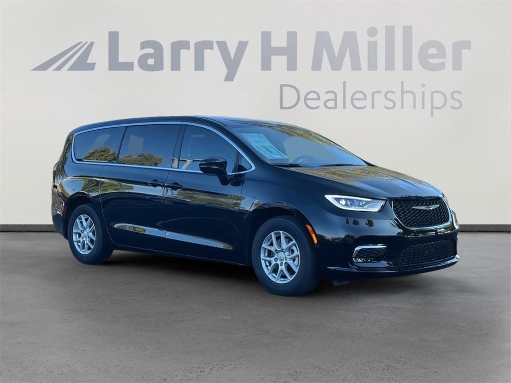 new 2026 Chrysler Pacifica car, priced at $39,987