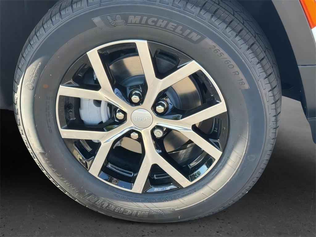 new 2025 Jeep Grand Cherokee car, priced at $40,992