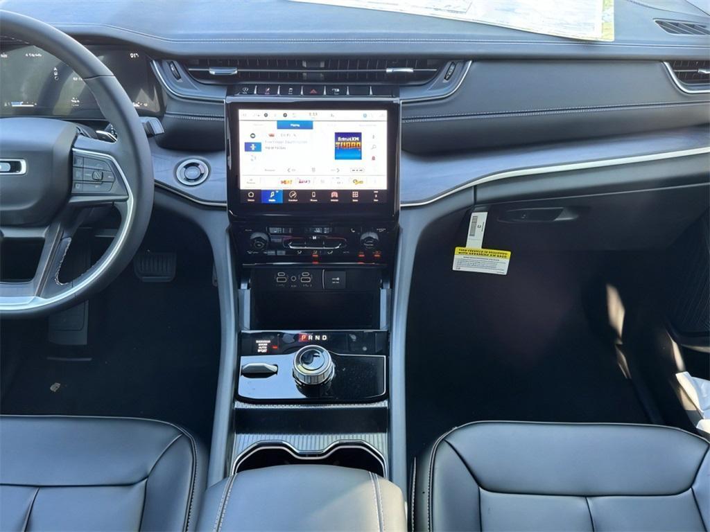 new 2025 Jeep Grand Cherokee car, priced at $40,992