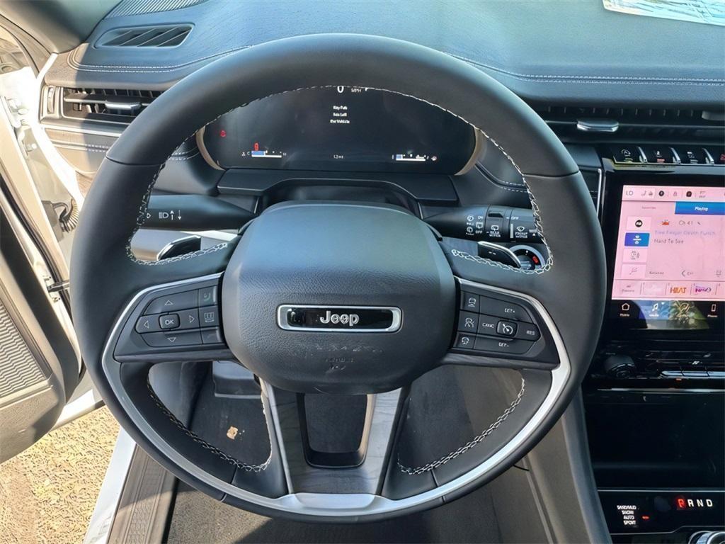 new 2025 Jeep Grand Cherokee car, priced at $40,992