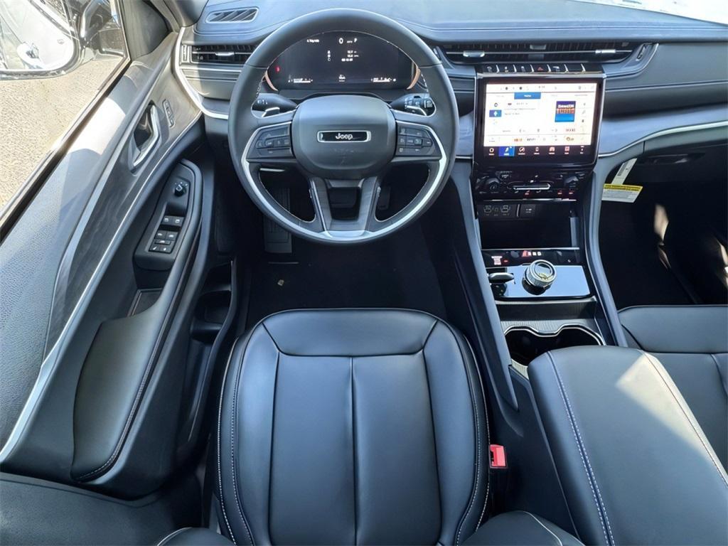 new 2025 Jeep Grand Cherokee car, priced at $40,992