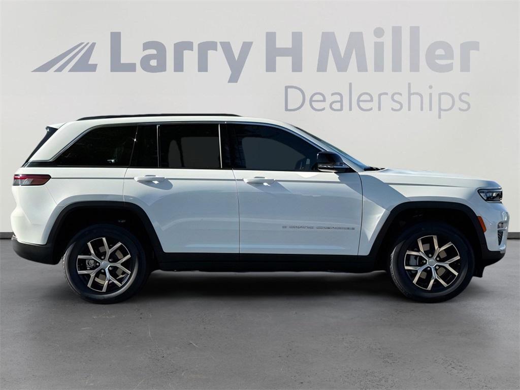new 2025 Jeep Grand Cherokee car, priced at $40,992