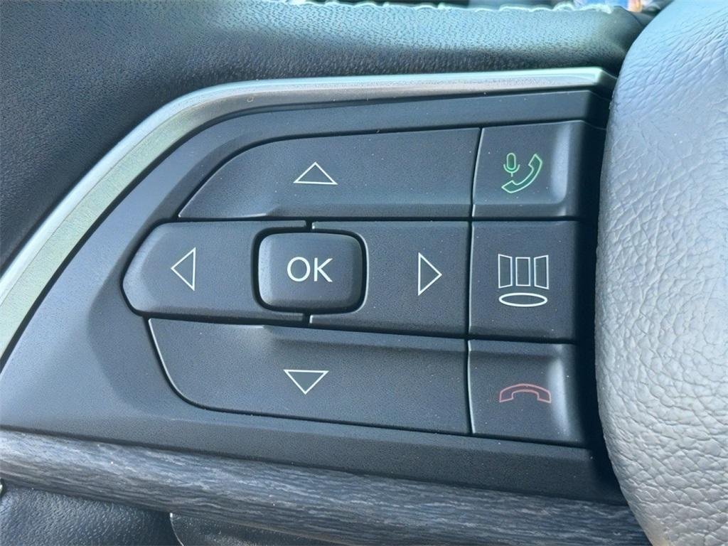 new 2025 Jeep Grand Cherokee car, priced at $40,992