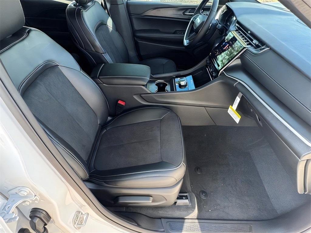 new 2025 Jeep Grand Cherokee car, priced at $37,227