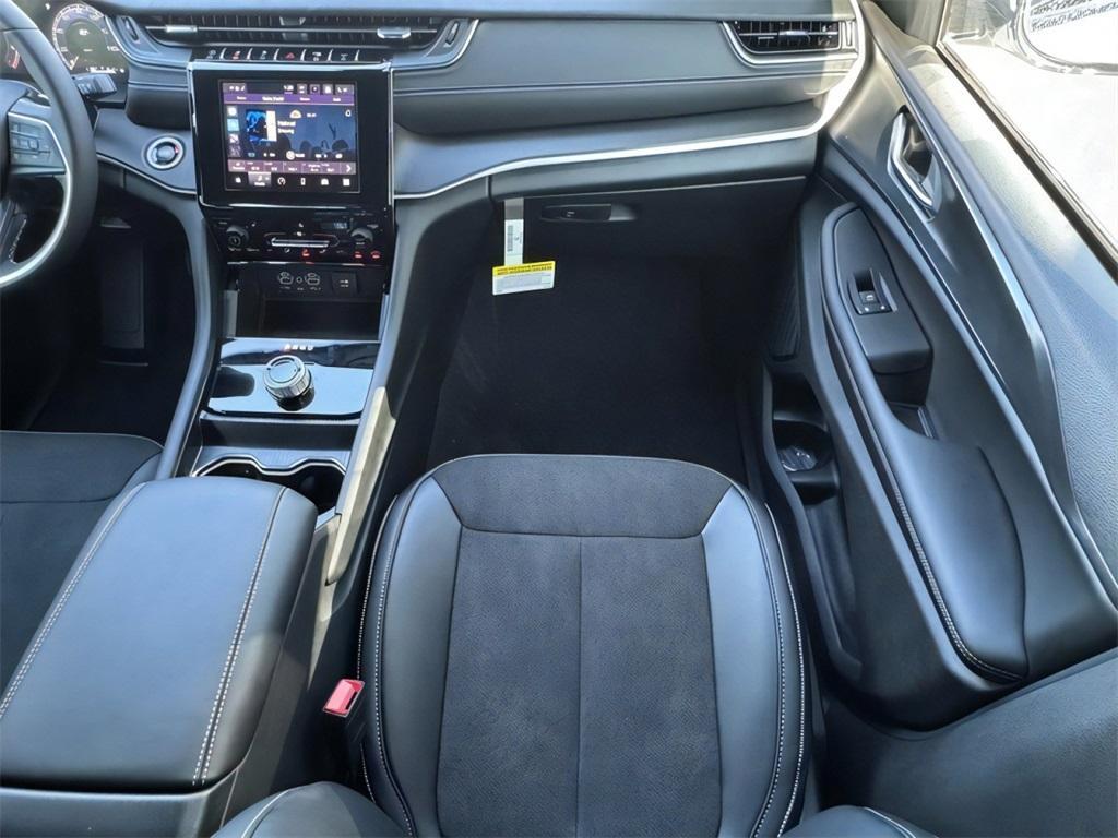 new 2025 Jeep Grand Cherokee car, priced at $37,227
