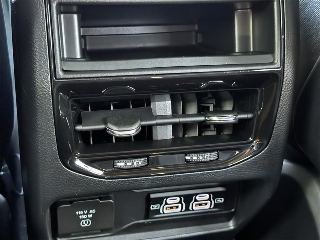 new 2025 Jeep Grand Cherokee car, priced at $37,227