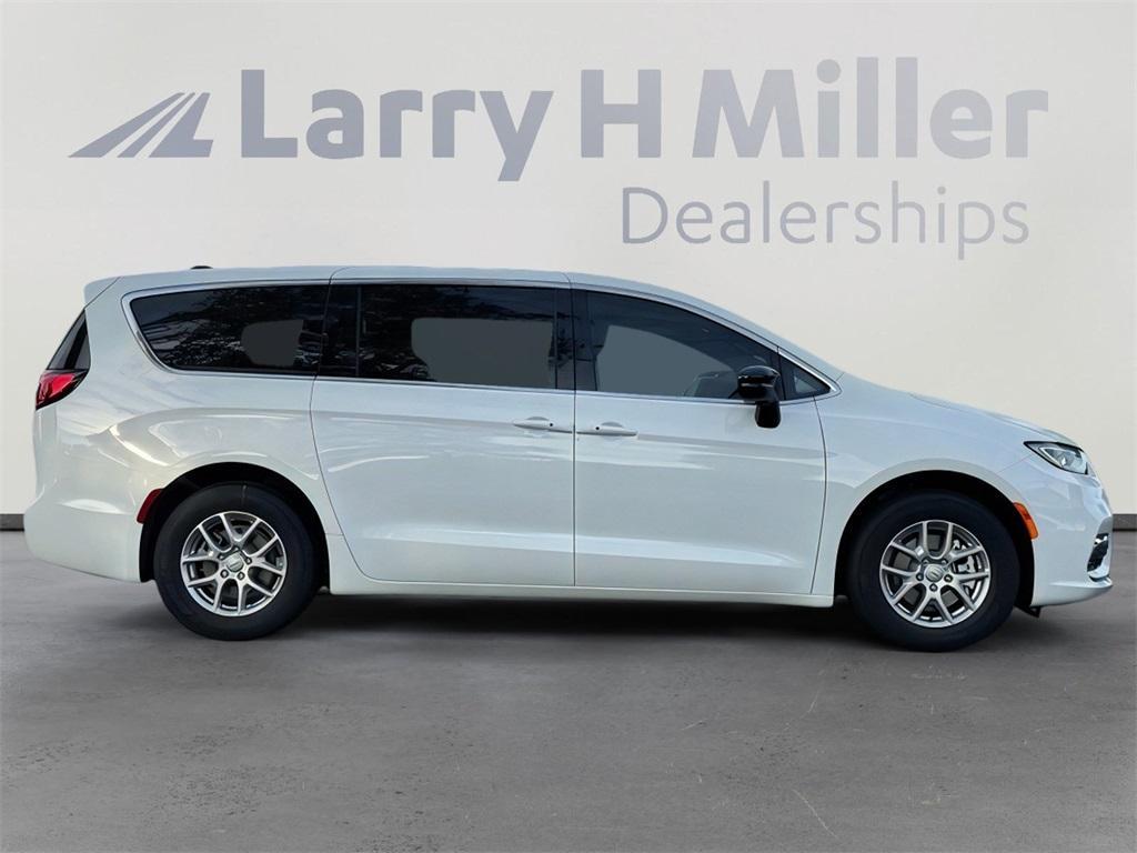 new 2026 Chrysler Pacifica car, priced at $39,987