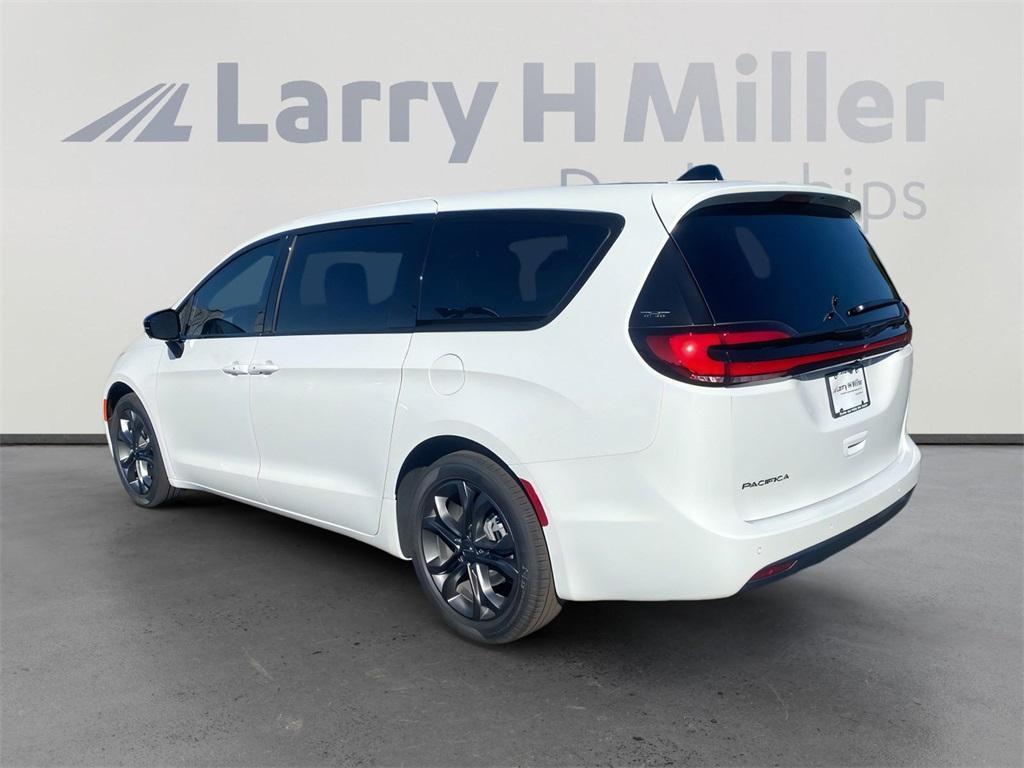 new 2026 Chrysler Pacifica car, priced at $44,565