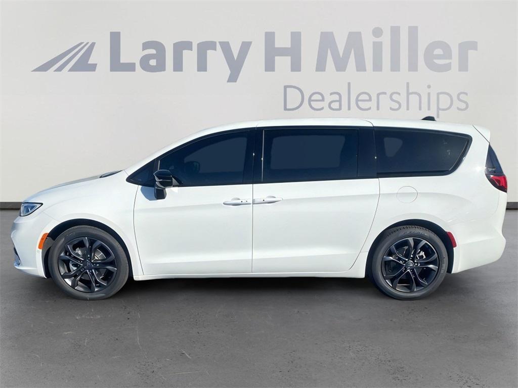 new 2026 Chrysler Pacifica car, priced at $44,565
