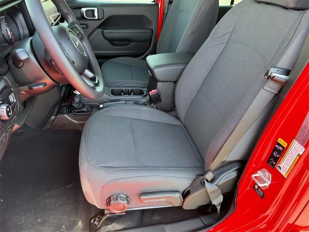 new 2025 Jeep Gladiator car, priced at $42,074