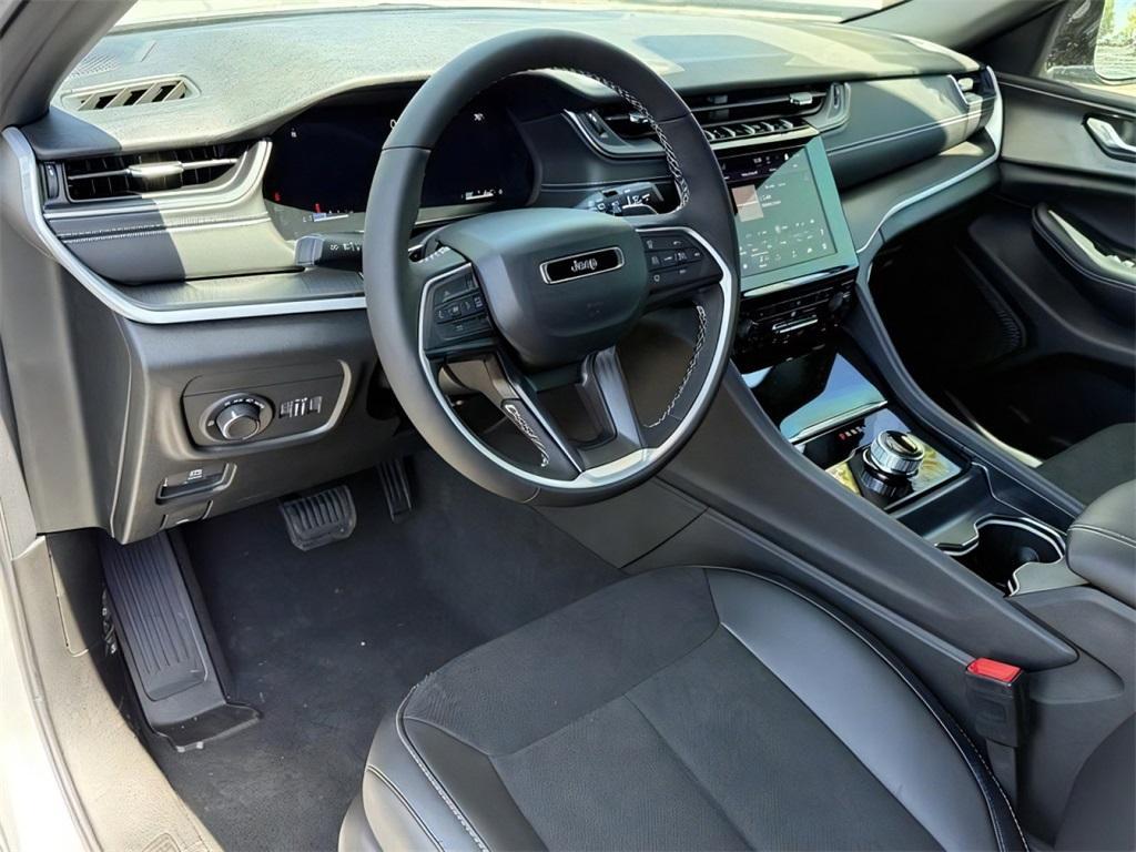 new 2025 Jeep Grand Cherokee car, priced at $39,122