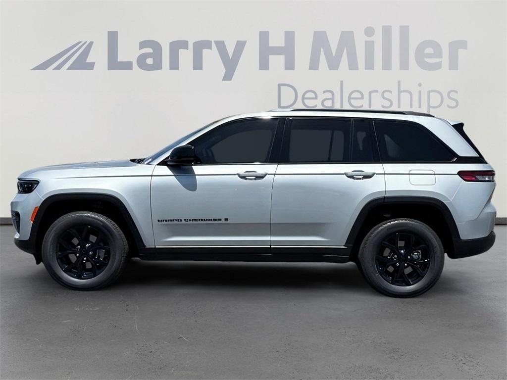 new 2025 Jeep Grand Cherokee car, priced at $39,122