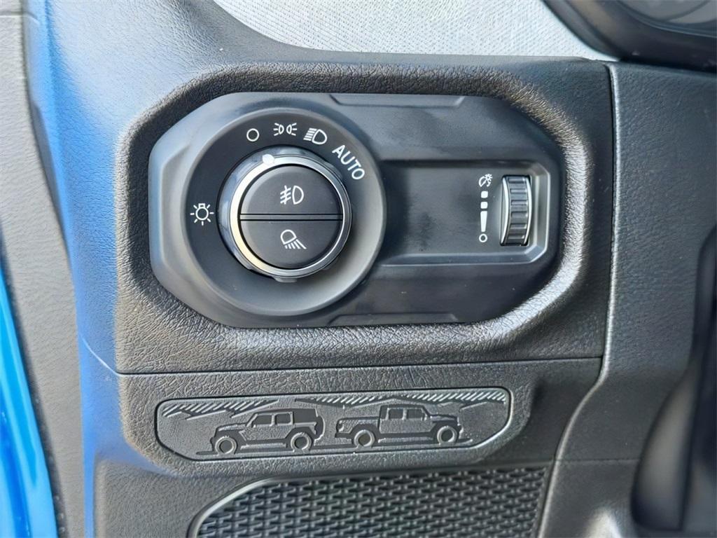 new 2025 Jeep Gladiator car, priced at $45,167