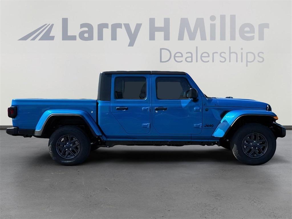 new 2025 Jeep Gladiator car, priced at $45,167