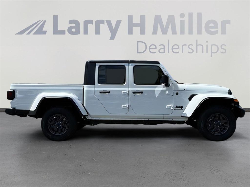 new 2025 Jeep Gladiator car, priced at $44,572