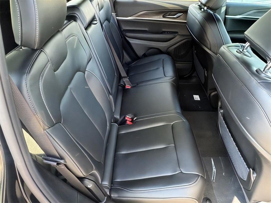 new 2025 Jeep Grand Cherokee car, priced at $45,087