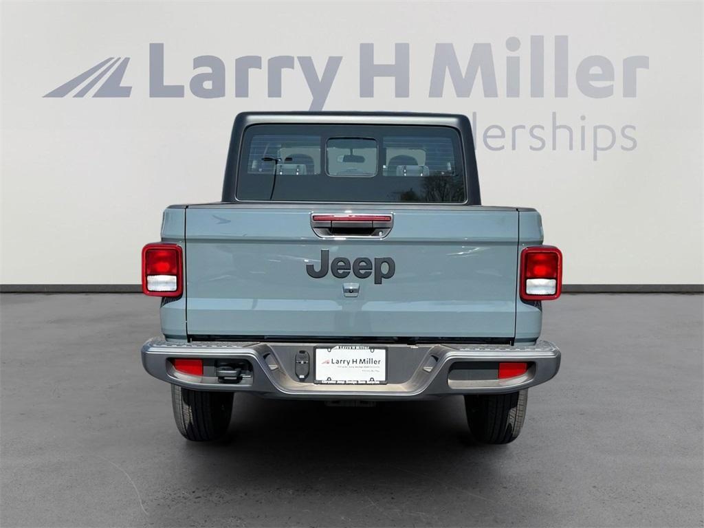 new 2025 Jeep Gladiator car, priced at $37,639