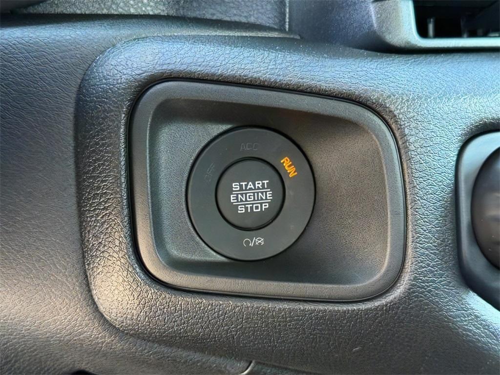 new 2025 Jeep Gladiator car, priced at $37,639