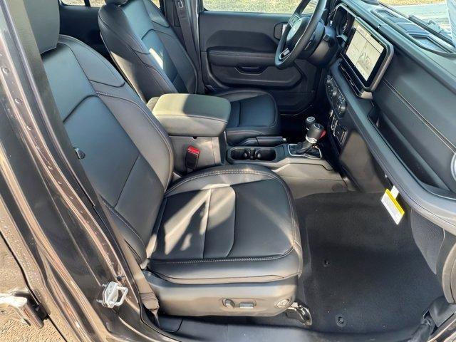new 2025 Jeep Gladiator car, priced at $44,782