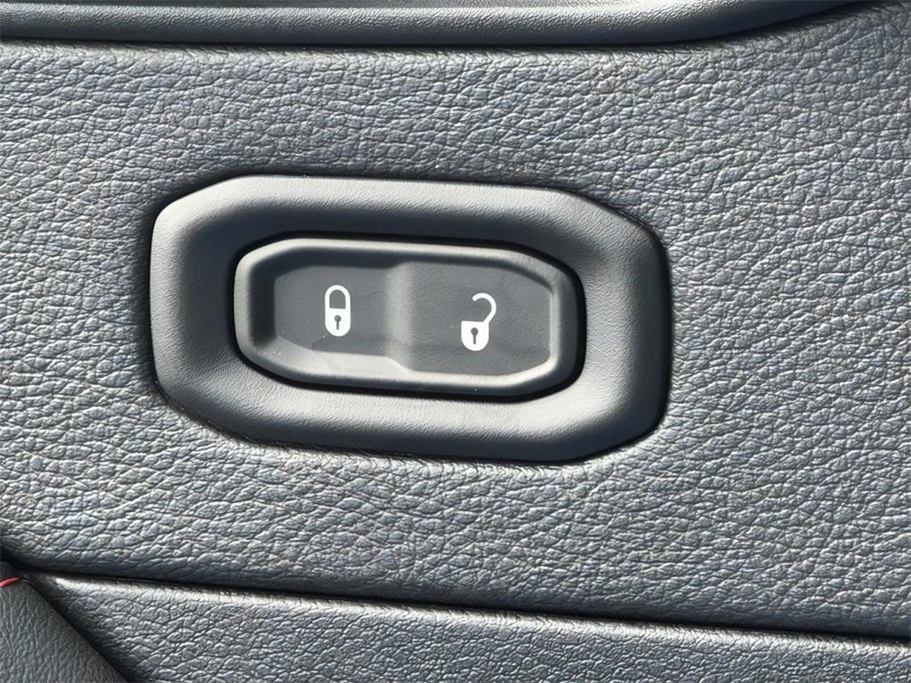 new 2025 Jeep Wrangler car, priced at $68,602