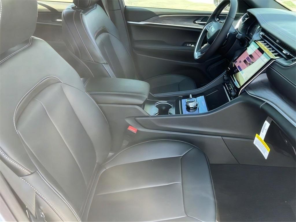new 2025 Jeep Grand Cherokee car, priced at $45,853